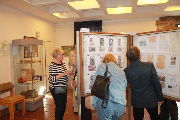 100 Jahre Eröffnung Kriegsgefangenenlager Pfiffligheim Ausstellung zum Thema Feldpost im Raschihaus Am 2. Juni wurde im Raschihaus unsere diesjährige Ausstellung eröffnet.