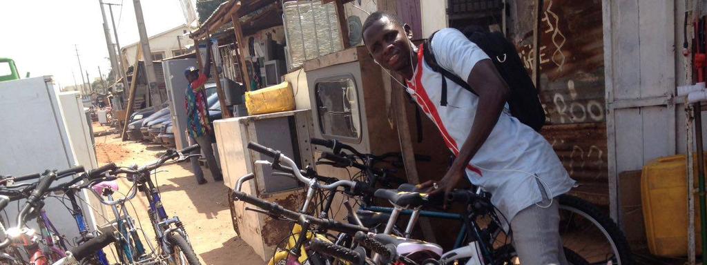 2. Eine Fahrradwerkstatt für das ganze Dorf Parallel zum Fahrradkauf für die Patenkinder wurden Werkzeug-Sets an den drei Projektschulen des Vereins angeschafft.