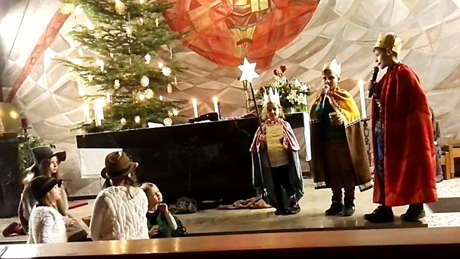 Bis Heiligabend waren alle Lieder gelernt und Tänze einstudiert, sodass den jungen und älteren Zuschauern auf schwungvolle Weise das Geheimnis der Weihnacht nahe gebracht wurde.