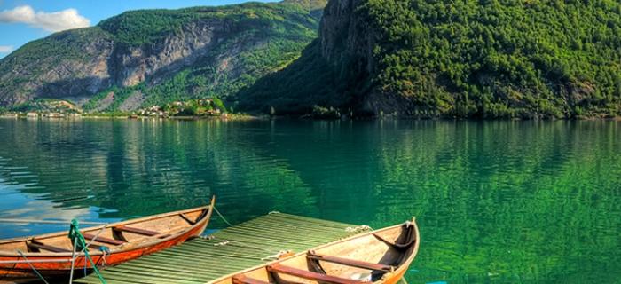 Das malerische Seenland, die wildromantischen Fjorde und die einsamen Weiten der Hardanger Vidda - erleben Sie die pittoreske Vielfalt des südlichen Skandinaviens.