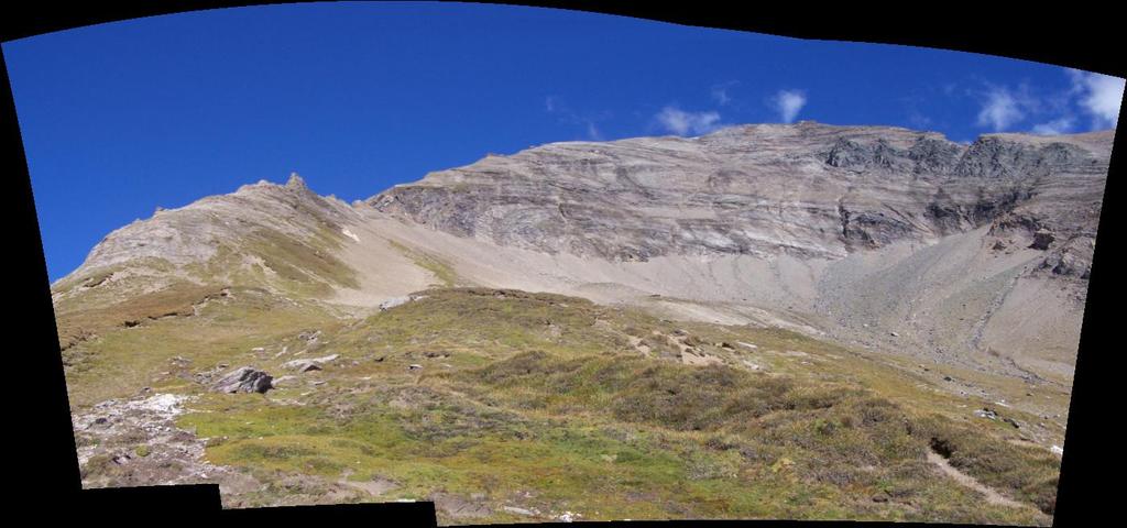 Abbildung 17: Ansammlung von Silikatschutt an der Gletscherstirn. Standpunkt Gletscherstirn 2011, Blickrichtung N 14. Fluvioglaziale Ansammlung von Silikatschutt.