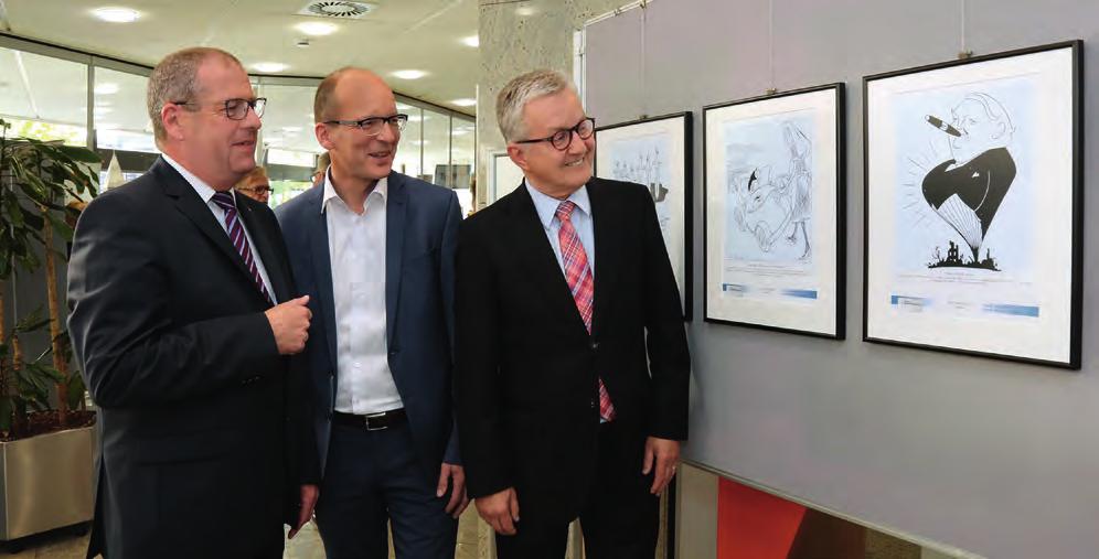 Von links: Michael Hohmann (Vorstandsvorsitzender der Raiffeisenbank eg Baunatal und Vorsitzender des Unternehmerverbands Nordhessen), Dr.