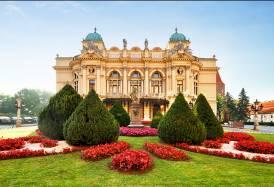 Der Breslauer Dom, das Rathaus, die Kirchen verschiedenster Epochen, das ehemalige Königsschloss sowie das Stadttheater werden Sie begeistern.