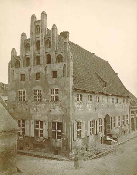 21 immer wieder mit der mittelalterlichen Stadtschreiberei in Verbindung gebracht worden und daraus folgte beispielsweise auch, dass es lange Zeit als jener Ort galt, an dem 1462 der Greifswalder