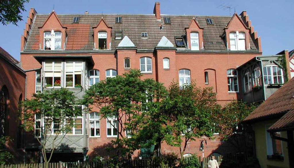 51 Abb. 24 Greifswald, Lutherhof. Rückfassade des Wohngebäudes.
