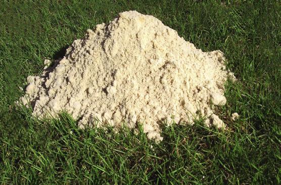 BOFERA-Quarzsande BOFERA-Sande sind gewaschene, gesiebte und getrocknete Sande. 1. Rasensand Korngrössen 0,63 2,0 mm zur Bodenverbesserung /Rasenpflege.