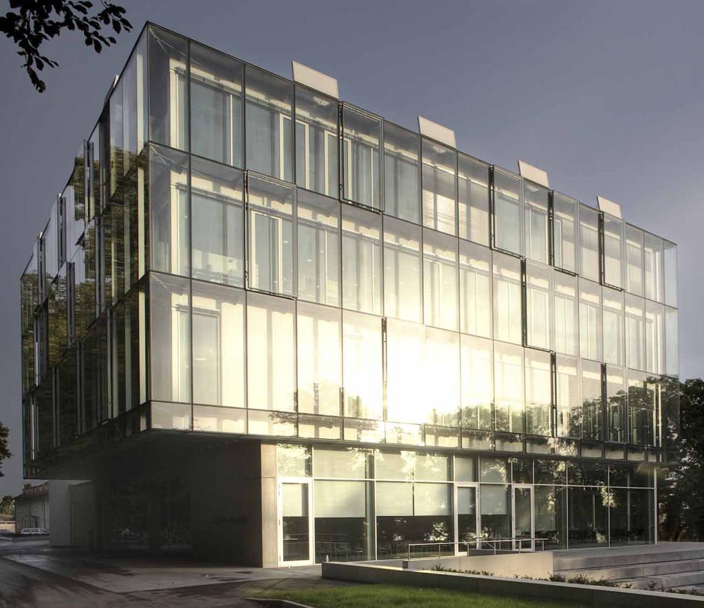 LAMEX X-STRONG Innovative und konstruktive Dimensionen mit VSG Der Neubau der Zeppelin Universität Friedrichshafen vom Architekten Fritz Hack überzeugt durch seine leichte, transparente
