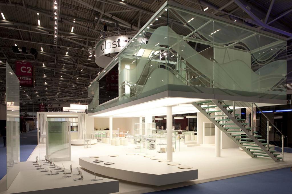 Der zweigeschossige Messestand von Glas Trösch bestach durch eine futuristische Präsentation.