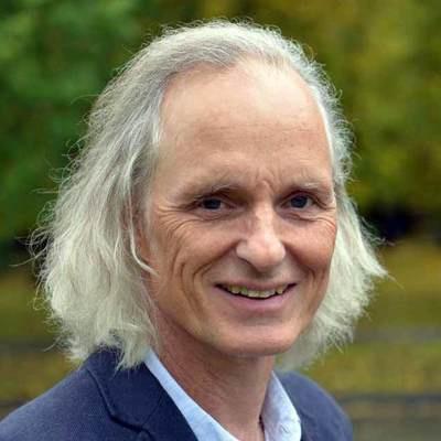 Ulrich Heyden, Jahrgang 1954, ist seit 1992 freier Korrespondent in Moskau. Er arbeitet für den Freitag, Telepolis und RT Deutsch. Von 2001 bis 2014 war er Korrespondent der Sächsischen Zeitung.