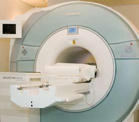Der hochmoderne MRT mit der weiteren Röhrenöffnung und dem höheren Magnetfeld war weltweit 2007 das erste technische Gerät dieses Typs, das Diagnosen bei Patienten stellen kann.