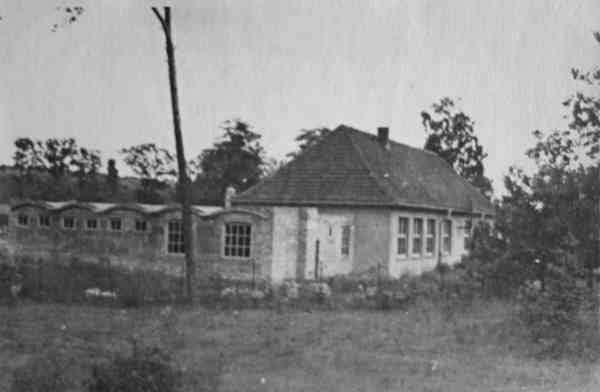 Eine Idee wird Realität 39 Abb. 13: Der erste Anbau eines Küchen- und Sanitärtraktes an Haus A (1948).