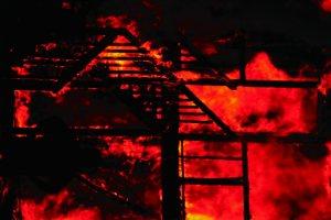 Brandentstehung durch: Brandstiftung Fahrlässigkeit Fehlerhafte elektrische Anlagen Feuergefährliche Arbeiten