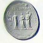 Rs: OCTAVIA BRITANNICVS ANTONIA Die drei Kinder des Claudius. Octavia und Britannicus reichen sich die Hände, Antonia hält ein Füllhorn.