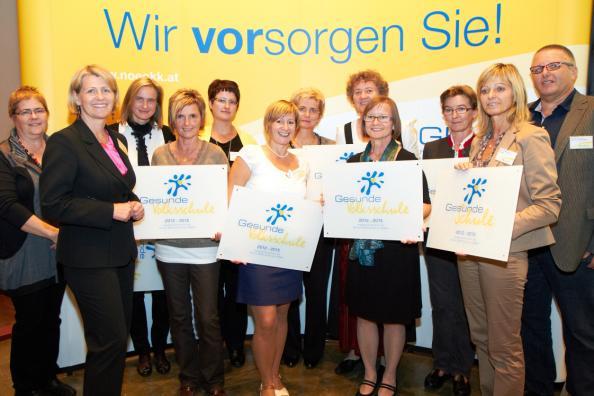 Nr. 13/2012 Biberbacher Gemeindelaufer 3 NÖGKK und LR Scheele ehren gesundheitsfördernde (Volks-)Schulen 80 Schulen wurden mit der Gesunden (Volks-)Schule-Plakette prämiert 13 Schulen aus dem Bezirk