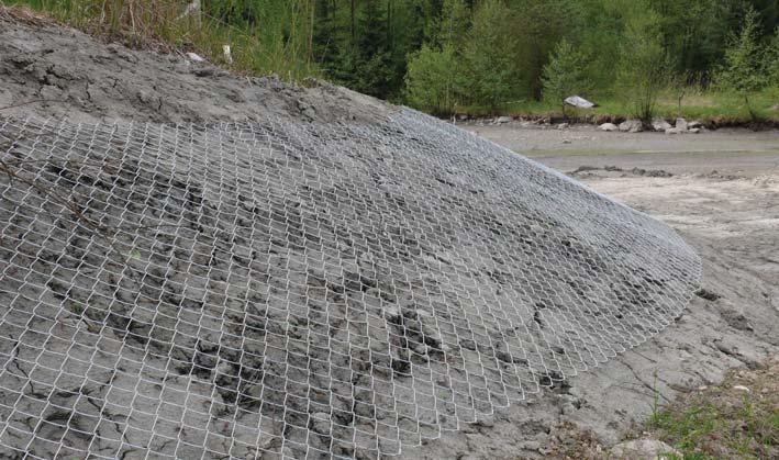 Anhang 5 - Ufersicherungsmaßnahmen Die Kosten für die Maßnahme liegen nach bisherigen Erfahrungen bei der Verwendung von Steinschlagschutznetzen bei EUR 30,- bis 80,- je lfdm.
