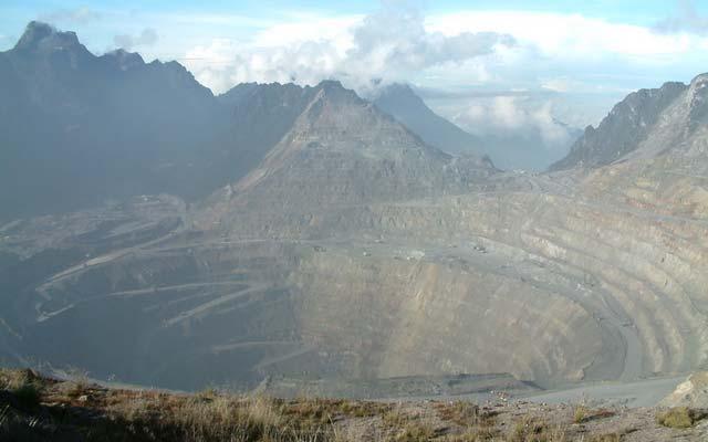 2 Rio Tinto, London Mine Grasberg in Indonesien (Gold, Kupfer) Tagbau Mine (Open Pit) Zurückgehend auf ein alte Mine in Spanien blickt der Britisch Australische Rio Tinto Konzern auf über 100 Jahre