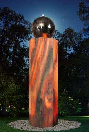 Licht-Stein mit Edelstahlkugel Achteckige Stele d:35 cm von innen beleuchtbar 105 cm