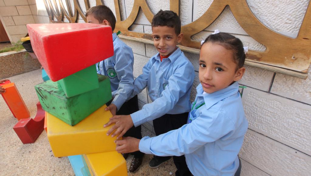 Schul- und Ausbildung in schwierigem Umfeld Die Atfaluna Society for Deaf Children ist für hörbehinderte Kinder und Jugendliche die einzige Zukunftschance in Gaza- Stadt.