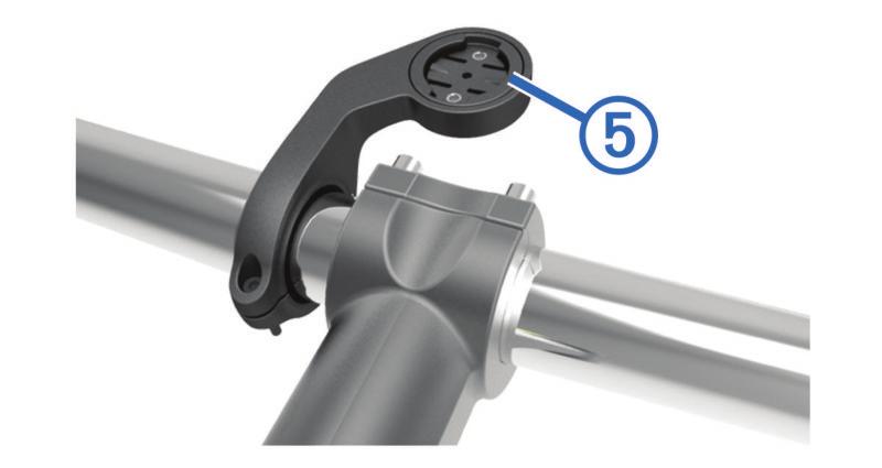 Wenn der Lenker einen Durchmesser von 31,8 mm hat, sollte eine dünnere Unterlage verwendet werden. 5 Setze das Lenkerverbindungsstück um die Gummiunterlage.
