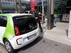 und in wachsendem Umfang Fahrzeuge mit konventionellen Antrieben ersetzen können Die Zahl der Elektrofahrzeuge in Deutschland zu steigern.