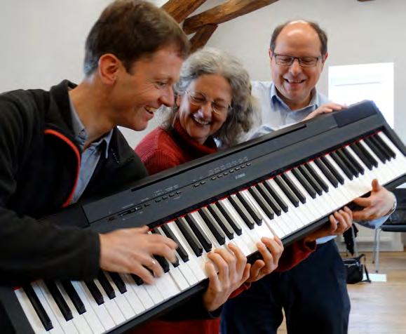 30 Aus dem Dekanat Musik Pop Piano kann man lernen Die drei hauptamtlichen Kantoren des Dekanats Vorderer Odenwald machen nicht nur regelmäßig Musik, sie geben ihr Wissen auch an talentierte