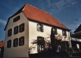 Dies und Das Gottesdienste 23 Zu vermieten: Im Alten Pfarrhaus (errichtet im 18. Jahrhundert) 64404 Bickenbach, Jugenheimer Str. 2 1 Geräumige Wohnung im 1.
