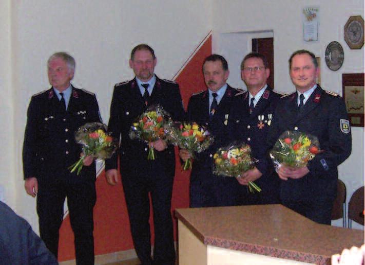 Jahreshauptversammlung 2008 der Feuerwehr Sacka mit Wahl der Feuerwehrleitung Zu Beginn unserer diesjährigen Jahreshauptversammlung gedachten wir unserem verstorbenen Kameraden Manfred Schober und