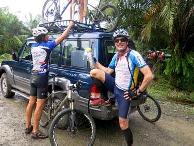 letzte Bike-Impressionen - Karibikfeeling -Tag 18: letzte MTB-Etappe 25 km auf hügeliger Strecke inmitten von Bananen-Anbaugebieten; später bringt uns ein Boot direkt zu unserer sehr schön gelegenen