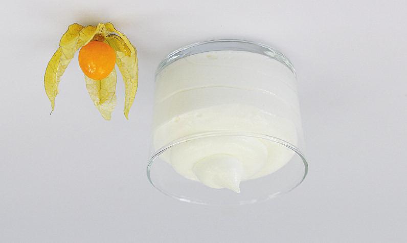 Süße Zwischenmahlzeiten Klassische Joghurtcreme Fein säuerliche Creme.