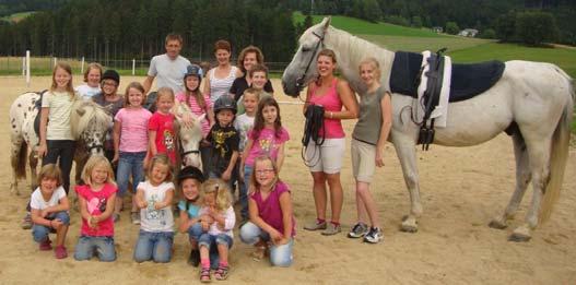 Ein Nachmittag mit dem Pferd Zirka 15 Kinder beteiligten sich am Ferienprogrammpunkt Ein Nachmittag mit dem Pferd.