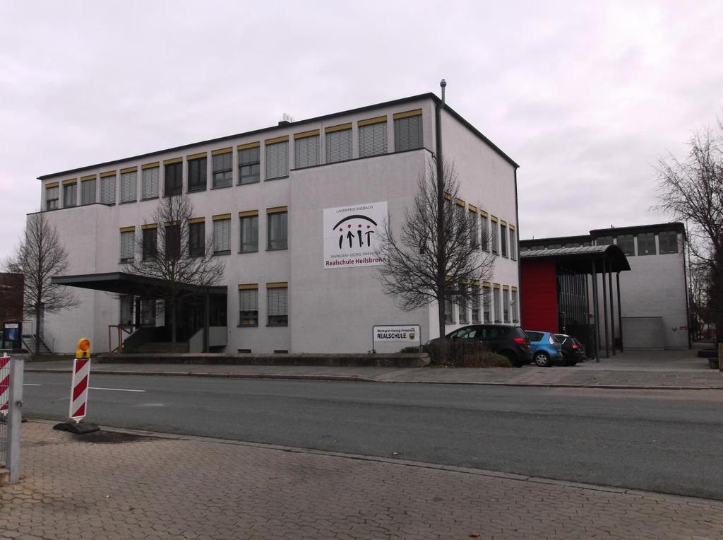 Markgraf-Georg-Friedrich Realschule Heilsbronn Einbau eines Aufzugs Architekten: Landkreis