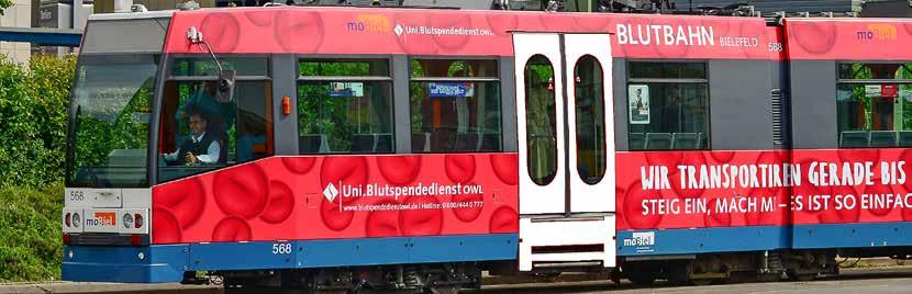 HDZ NEWS > Blutspendedienst Neuerdings in Bielefeld: Die Blutbahn wirbt fürs Blutspenden Mehr als 150 mögliche Lebensretter kann die einmalige, blutrote Stadtbahn aufnehmen, die seit Anfang Juli in