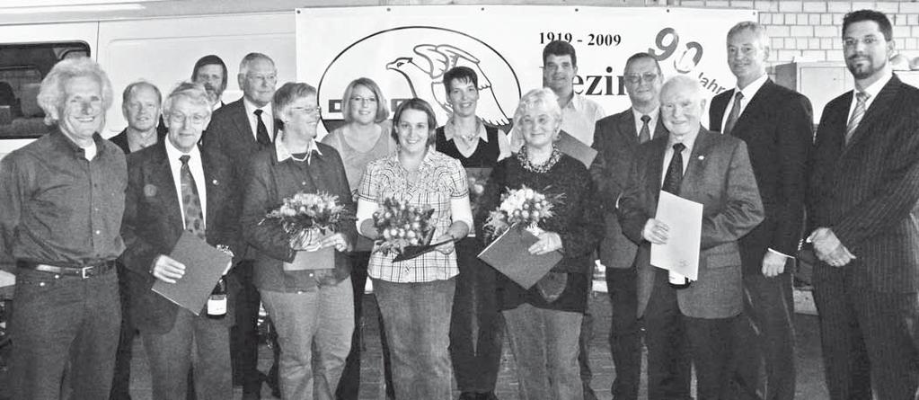 90 Jahre DLRG Münster Senioren-Kaffeetafel - Mitgliederehrung 2009 Immer mehr Mitglieder finden im Jubiläumsjahr zur DLRG Münster. Immer mehr von den derzeit ca. 2.450 Mitgliedern können auf eine langjährige Mitgliedschaft zurückblicken.