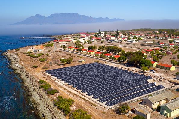 Internationale wegweisende Solarprojekte Microgrid Robben Island Nachhaltige und stabile Versorgung mit Sonnenenergie Mandelas Gefängnisinsel (Unesco-Welterbestätte) wurde zuvor einzig mit