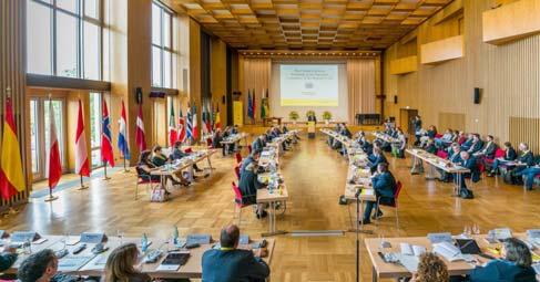 U M S C H A U Dresdner Dialog zur Polarisierung Im Dresdner Rathaus diskutierten 32 hochrangige Vertreter aus 32 europäischen Städten über Extremismus und Polarisierung.