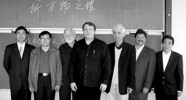 9 Besuch aus Shanghai (21.04.-28.04.09) Nach drei Besuchen in Shanghai anlässlich der Übersetzung des Karlsruher Physikkurses (KPK) ins Chinesische empfingen Prof. F.