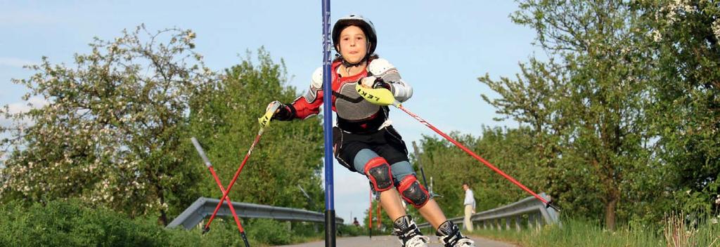 Rückblick Inline Slalom Training Die Inline-Slalom-Technik gleicht annähernd der alpinen Skitechnik und ist daher ein hervorragendes Sommertraining für die Kinder und Jugendlichen der Rennmannschaft