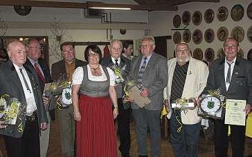 Im Kurhaussaal wurden im Zuge der Rundenwettkampfsiegerehrung der Schützengau Oberfranken Süd auch die Sieger des durchgeführten Fernwettkampfes für Schützen Luftpistole Auflager geehrt.