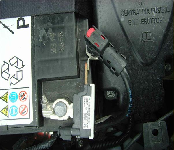 IBS Intelligent Battery Sensor: Der IBS überwacht die Batterie. Aus den Messwerten: Batterieladezustand (SOC) in % = aktueller verbleibender Batterieladezustand im Verhältnis zur Batteriekapazität.