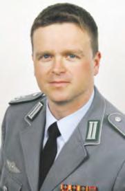 Die Bundeswehr Juni 2014 1 Oberstleutnant André Wüstner, Bundesvorsitzender Zur Sache Zukunftsfähigkeit ist wichtiger denn je Meine lieben Kameradinnen und Kameraden, liebe Kolleginnen und Kollegen,