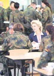 2 Die Bundeswehr Juni 2014 Aktuell Fotos: dpa Von der Leyen: Kosovo-Intervention war nicht völkerrechtswidrig Gibt es Parallelen zwischen der Krim-Krise und dem Kosovo-Konflikt?