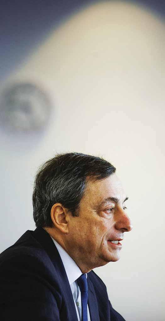 EZB-Chef Draghi BERT BOSTELMANN / BILDFOLIO / DER SPIEGEL Das Wachstum ist gering, die Arbeits - losigkeit in Südeuropa auf Rekordniveau.