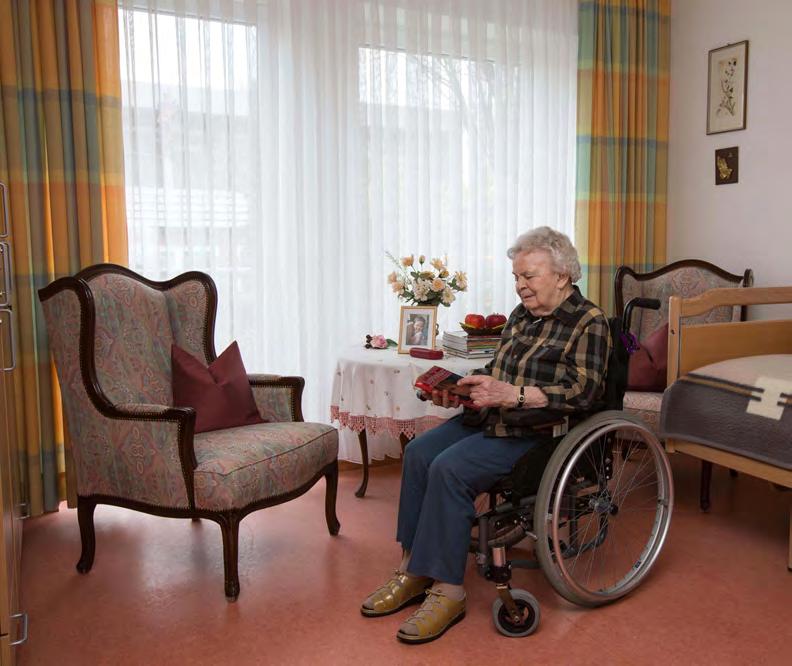 Nachbarschaft im Josua-Stegmann-Heim Wenn ein Mensch pflegerische Unterstützung benötigt ist der Einzug in ein Alten- und Pflegeheim für den Betroffenen manchmal eine Herausforderung.