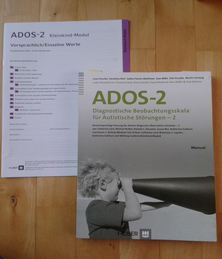 ADOS - 2 ADOS-2 versteht sich als eine Weiterentwicklung des ADOS, welches in standardisierter Form soziale Interaktion,