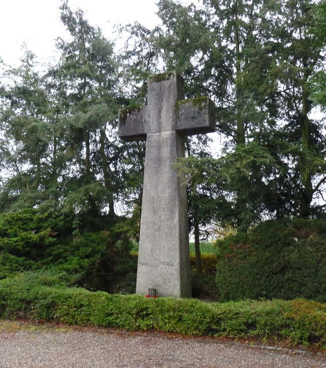 G Sankt Augustin-Ort, An den drei Eichen 25 Der Friedhof von Sankt Augustin-Ort An den drei Eichen 25 wurde in den 1960er Jahren angelegt. Die derzeitige Größe beträgt ca. 1,68 ha.