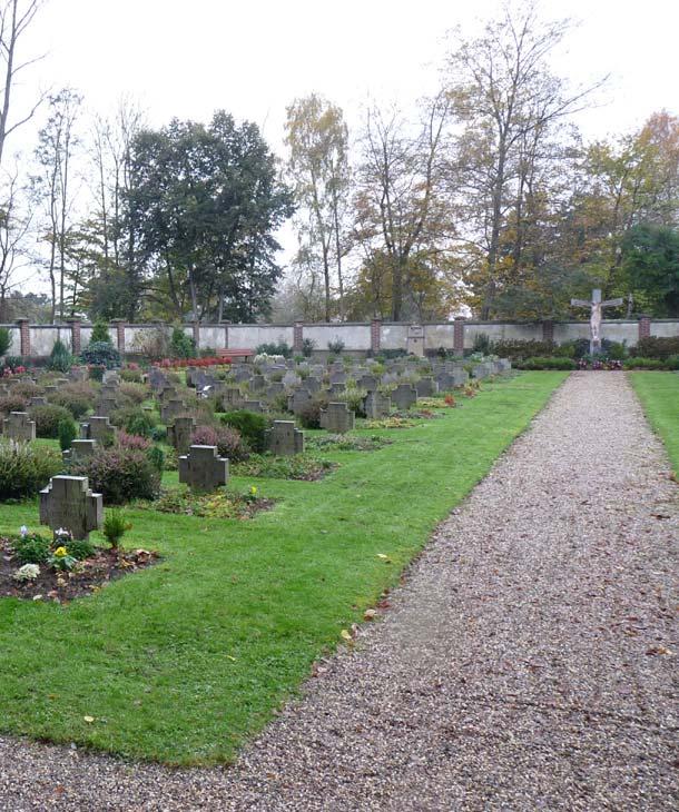 Abb. 7.1 Abb. 7.2 Friedhof der Steyler Missionare (2014) Totenkapelle im Park der Steyler Missionare (2014) Pos.