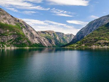 4. Tag: Busfahrt zum Hardangerfjord Vormittags können Sie die schöne Umgebung Ihrer Unterkunft noch ein wenig genießen. Nachmittags fahren Sie mit dem Wanderbus bis nach Odda.