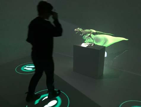 3D-Visualisierung eines T-Rex mit passiver 3D-Brille und Projektion von Informationen.