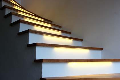 Für eine sehr helle Ausleuchtung empfehlen wir die LED Stripes mit 600 LEDs. Erhätlich als 5 m olle in Kaltweiß.