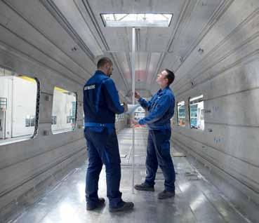 In der virtuellen Realität lässt sich der Zugführer bei der Arbeit gerne über die Schulter schauen. So überprüfen die Ingenieure im Virtual Lab u. a. die Bedienbarkeit der Instrumente.